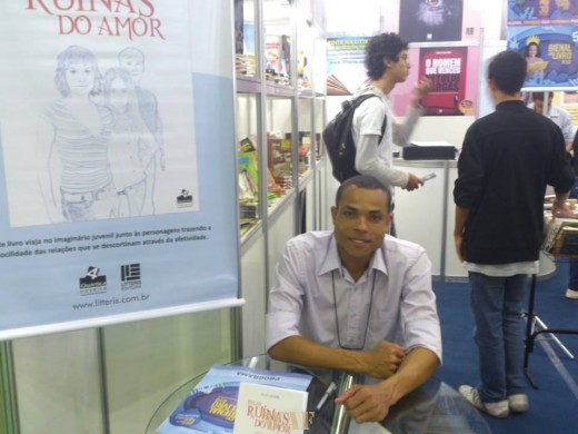 Lançamento do livro Pelas ruínas do amor, na Bienal Internacional do Livro 2013 - Rio de Janeiro 