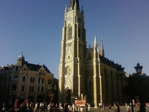 A catedral de Novi Sad de dia (Sérvia)
