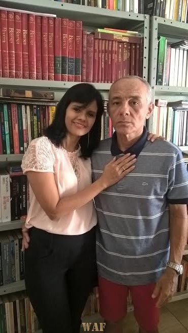 Eu e minha Esposa - Luísa Cardoso (25 anos de casamento - três Filhas. Um cantinho de nossa Biblioteca, com cerca de oito mil volumes.