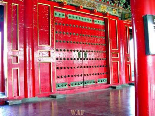 Red doorway at the Forbidden City (Beijing, China)