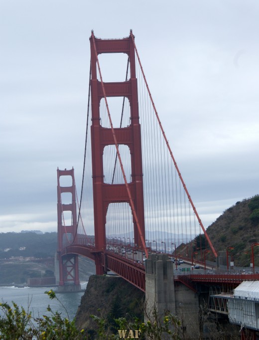 the Golden Gate Bridge (San Francisco, photographed 09/13/09)